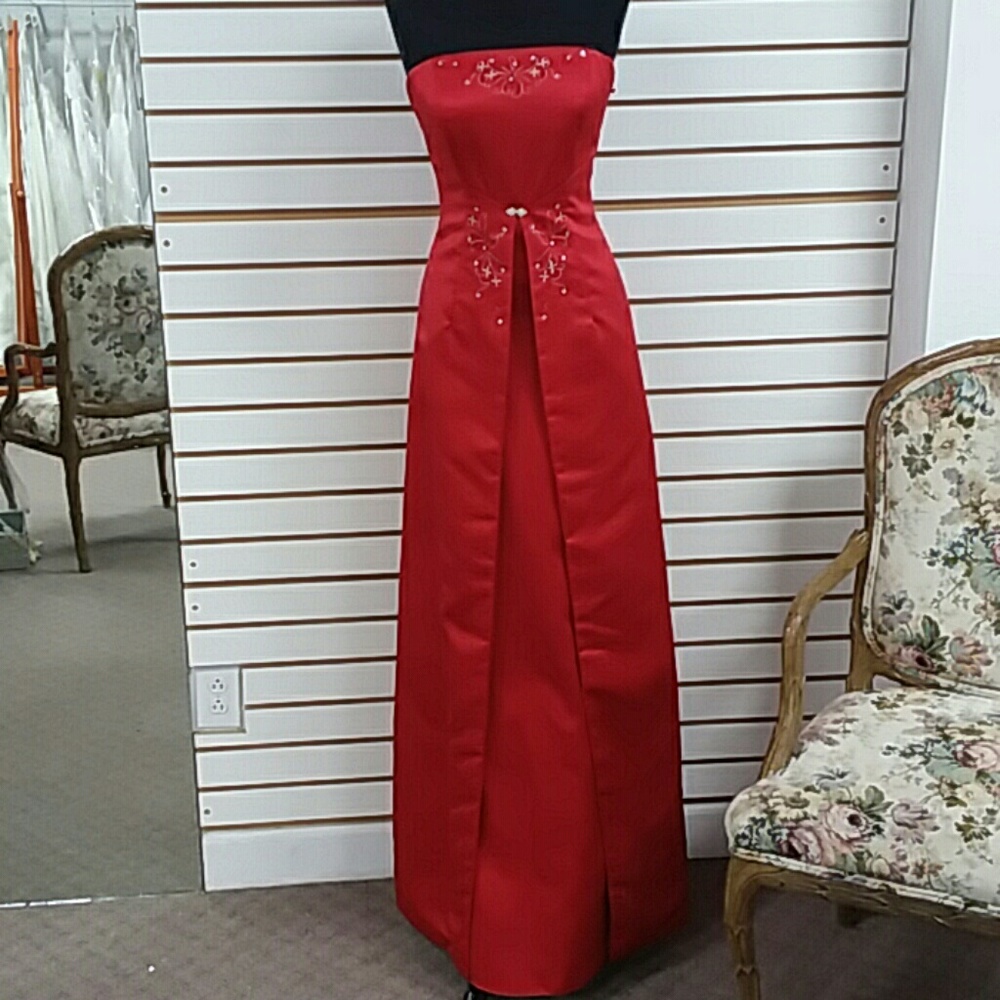 RED color Pretty Maids Jr Prom Dress Size 2, 4